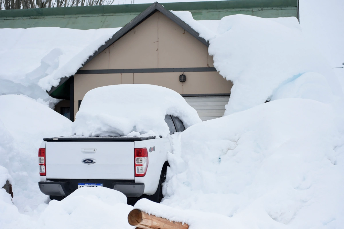 Border crossings shut as heavy snow coats Argentine Andes