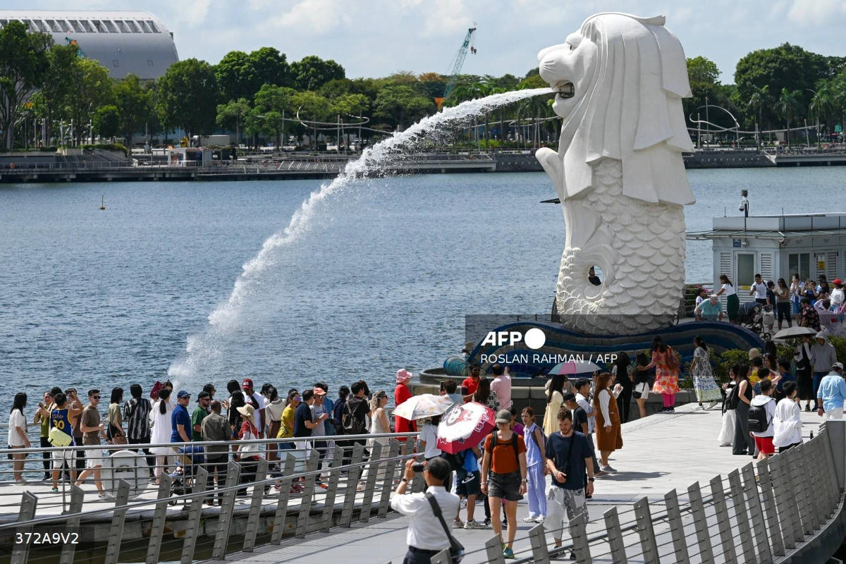 American asks if he's 'crazy' to leave US for RM596,000 salary job in Singapore