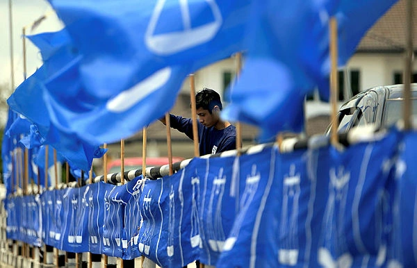 BN allocates MCA seven seats MIC four in Negeri Sembilan polls BN allocates MCA seven seats, MIC four in Negeri Sembilan polls