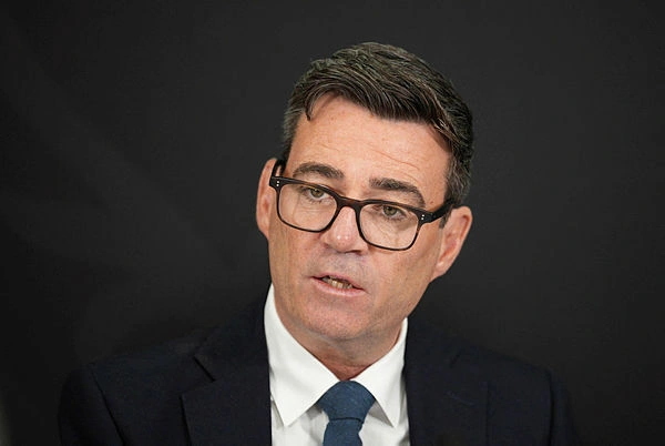 BRITAIN-POLITICS (5) Burnham offers sweeteners, hopeful vibes in first week as UK PM