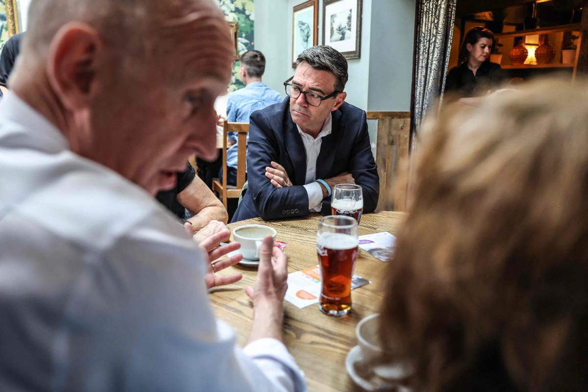 New PM cuts taxes for struggling UK pubs