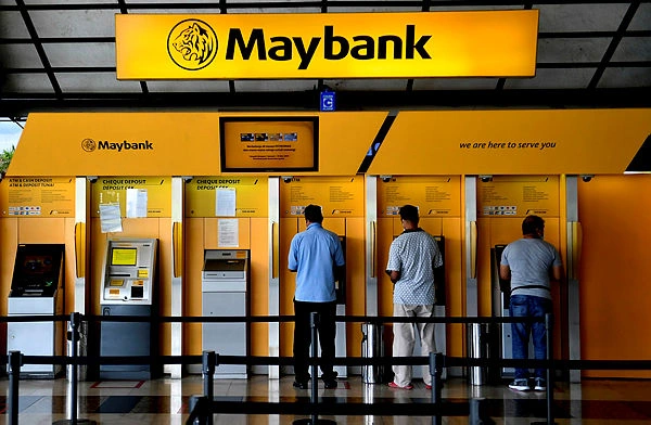 Bank customers told to report RM1 ATM fee to BNM Bank customers told to report RM1 ATM fee to BNM