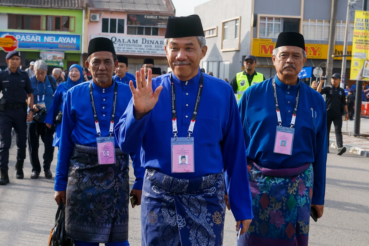 Barisan Nasional leaders accompany candidates to nomination centres Barisan Nasional leaders accompany candidates to nomination centres