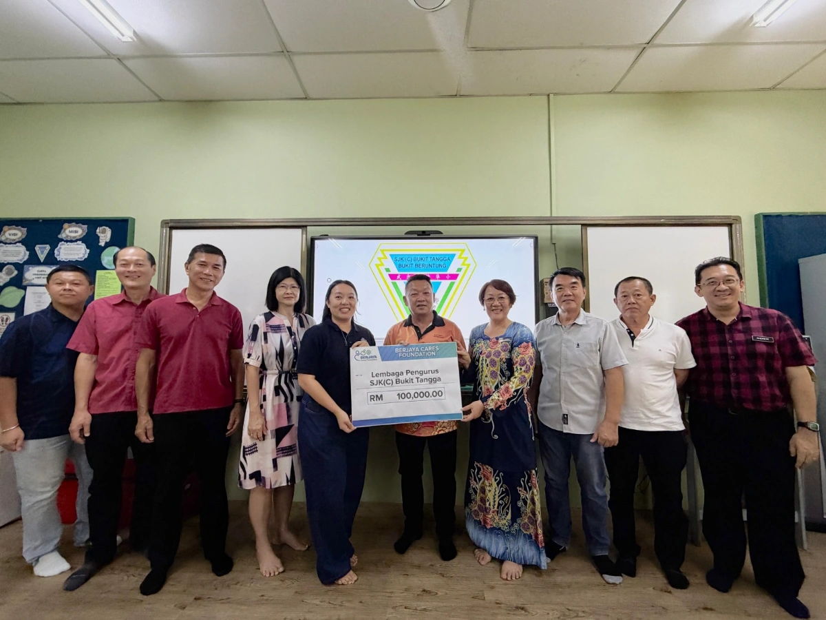 Berjaya Cares Foundation donates RM100000 to SJKC Bukit Tangga for new school building Berjaya Cares Foundation donates RM100,000 to SJK(C) Bukit Tangga for new school building