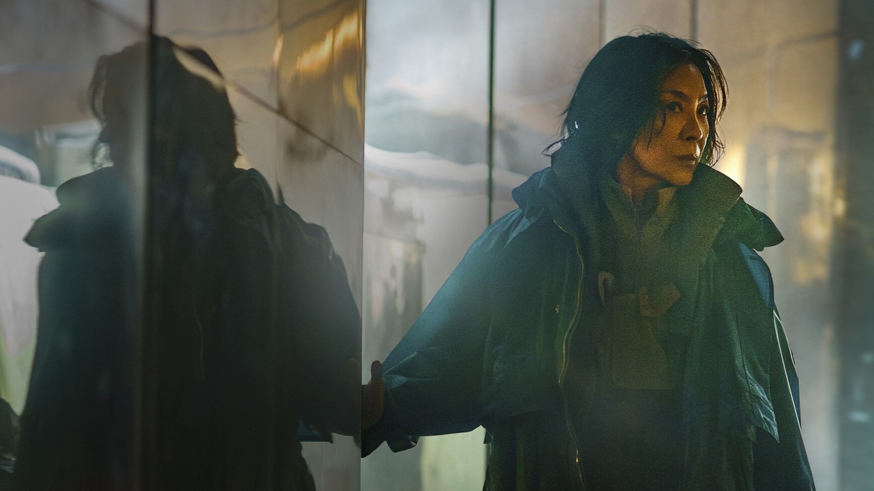 Blade_Runner_2099_Michelle_as_Olwen_3000 Michelle Yeoh plays Olwen, an ageing Replicant tasked with hunting others of her kind. Blade Runner