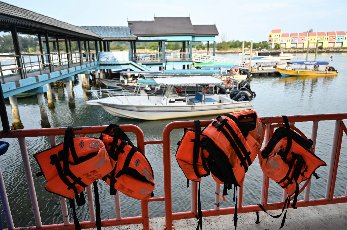 Boat capsize Wear life jackets at all times to prevent fatal accidents says Exco Boat capsize: Wear life jackets at all times to prevent fatal accidents, says Exco