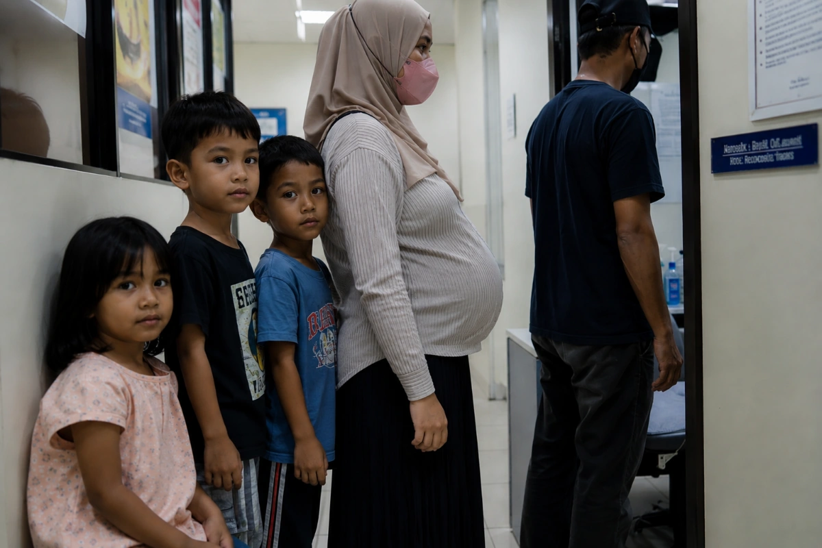 ‘Pregnancy is such a hassle’: Husband’s insensitive remark at clinic triggers online outrage ‘Pregnancy is such a hassle’: Husband’s insensitive remark at clinic triggers online outrage