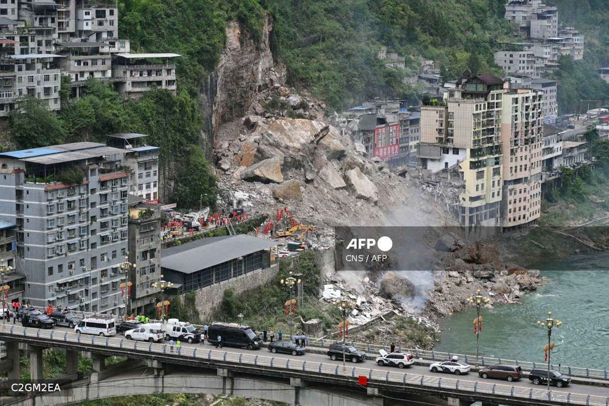 China landslide death toll climbs to 11 50 still missing (1) China landslide death toll climbs to 11, 50 still missing
