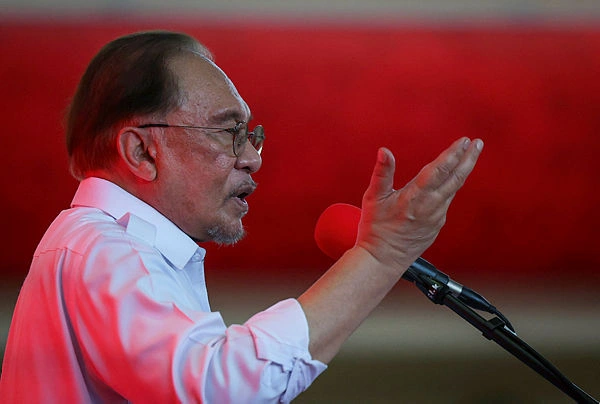 DSAI (1) PM REJECTS CLAIMS GOVT NEGLECTS BUMIPUTERA INTERESTS, CITES NEW MALAY RESERVE LAND IN KL