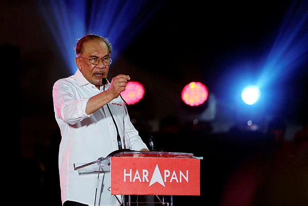 Don't play up royal institutions, constitution issues, says Anwar