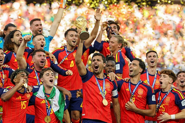 FBL-WC-2026-MATCH104-ESP-ARG-FINAL-TROPHY (1) Spain's world champions head home to million-strong Madrid welcome