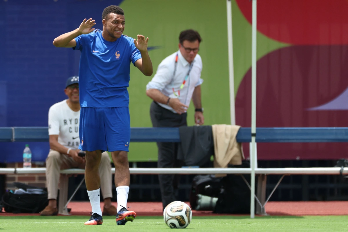 France and Spain clash in World Cup semi-final France and Spain clash in World Cup semi-final