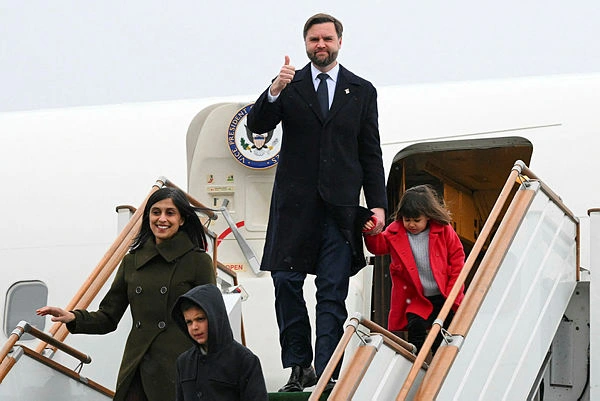 FILES-US-POLITICS-VANCE US VP Vance announces birth of fourth child