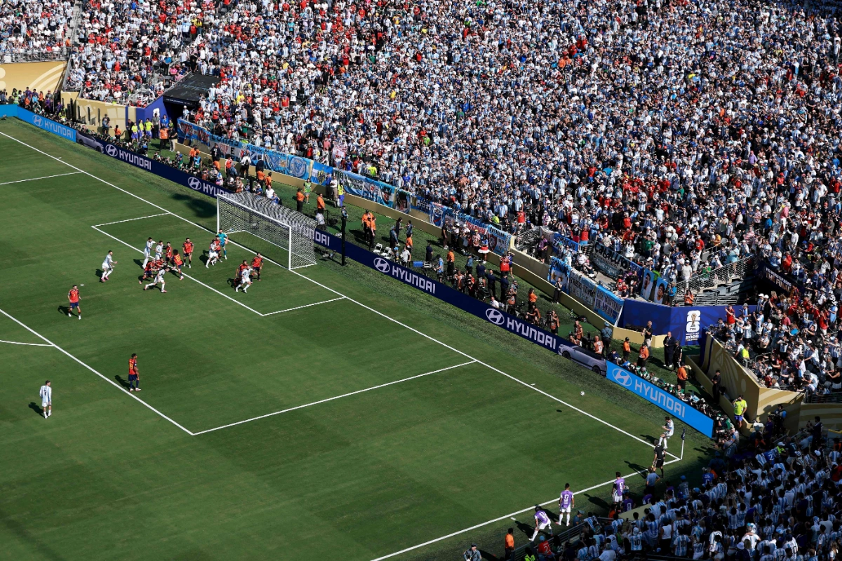 FOI-SOC-SPO-WCS-SPAIN-V-ARGENTINA_-FINAL-FIFA-WORLD-CUP (1) Argentina, Spain fans flood New York as city bids farewell to World Cup