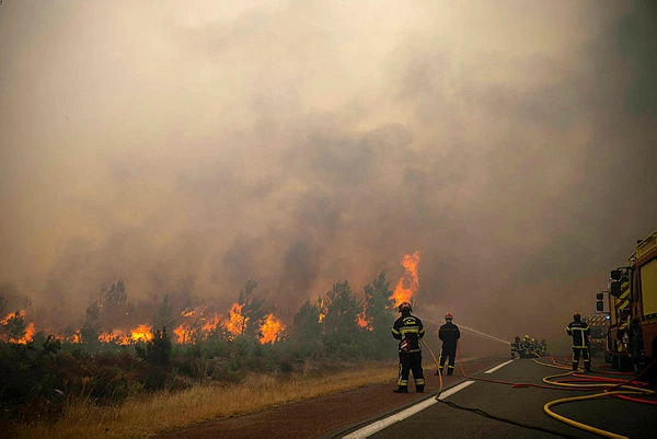 'Difficult night' as France, Spain fires intensify again