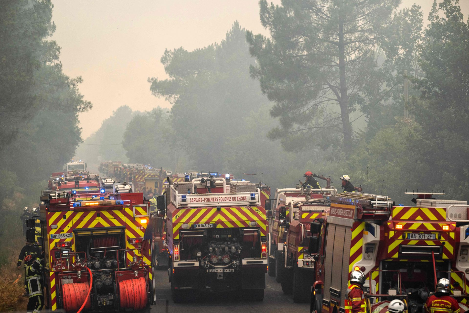 FRANCE-ENVIRONMENT-CLIMATE-WEATHER-WILDFIRE Wildfires send nearly 260,000 fleeing in France and Spain