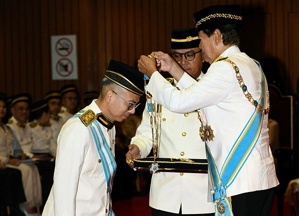 Fahmi Fadzil receives Datuk Seri title in Penang Fahmi Fadzil receives Datuk Seri title in Penang