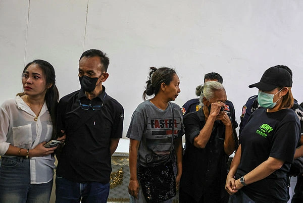 Families claim bodies as Bangkok fire toll hits 30 Families claim bodies as Bangkok fire toll hits 30