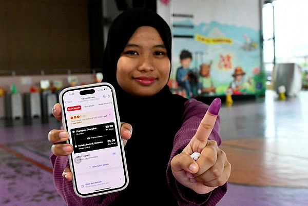 First-time voter travels 12 hours to cast ballot in Johor First-time voter travels 12 hours to cast ballot in Johor
