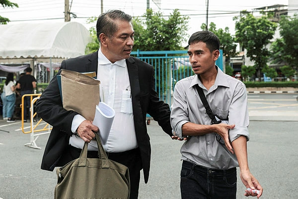 Former Thai crew sue ship operator over Gulf strike