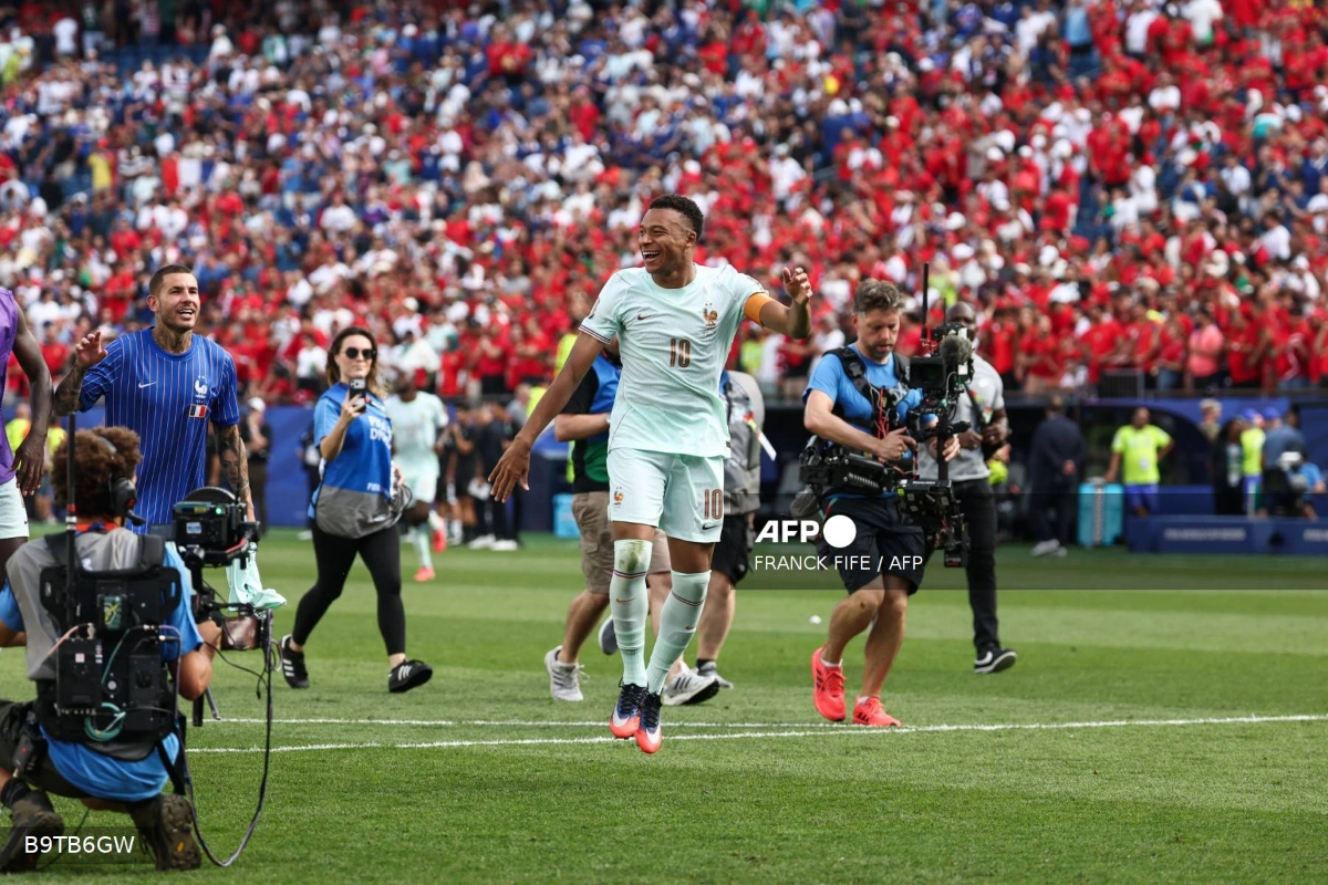 France beat Morocco 2-0 to move into World Cup semi-finals France beat Morocco 2-0 to move into World Cup semi-finals