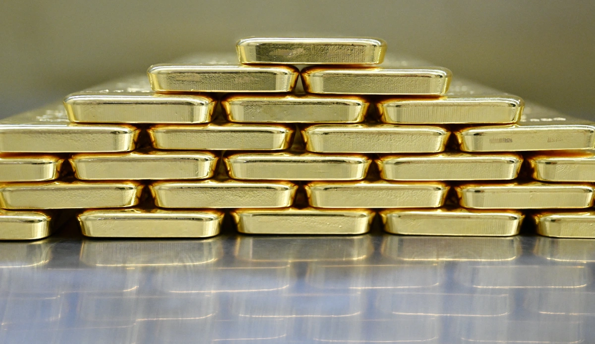Gold edges higher as markets await Fed minutes Gold edges higher as markets await Fed minutes