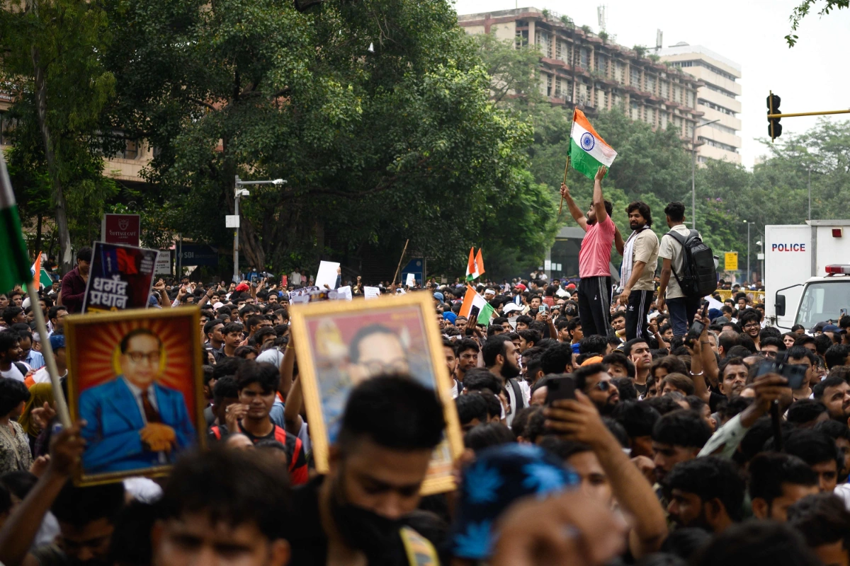 INDIA-POLITICS-EDUCATION-PROTEST- (1) Indian police baton charge protesters marching to parliament