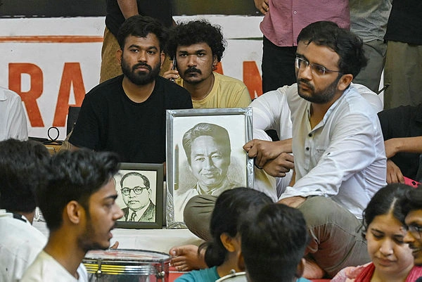 INDIA-POLITICS-EDUCATION-PROTEST Wife says India illegally detaining hunger strike activist