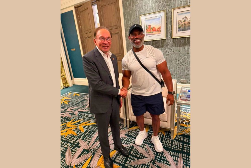 If Real Madrid fail to beat Barcelona, the Catalans will be crowned Spanish champions for a second consecutive season. (50) PM Anwar meets bodybuilding legend Dexter Jackson