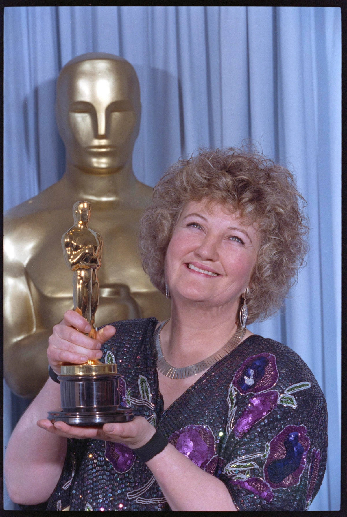Irish Oscar-winner actor Brenda Fricker well-known for Home Alone 2 dies at 81 Irish Oscar-winner actor Brenda Fricker, well-known for Home Alone 2, dies at 81