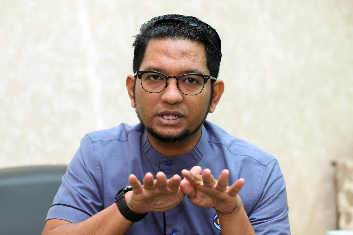 Johor polls: Sheikh Umar apologises for not wearing helmet Johor polls: Sheikh Umar apologises for not wearing helmet