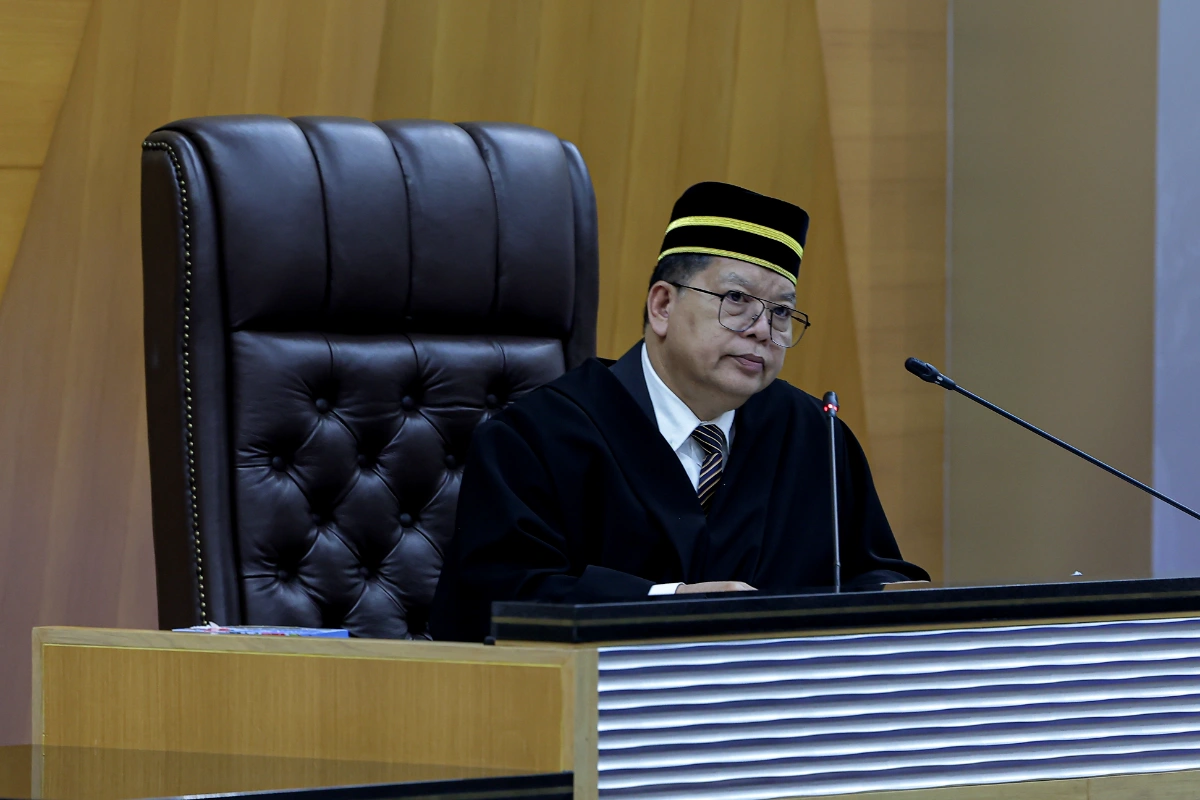 Johari urges MPs to promote healthy living with Larian Cergas Johari urges MPs to promote healthy living with Larian Cergas