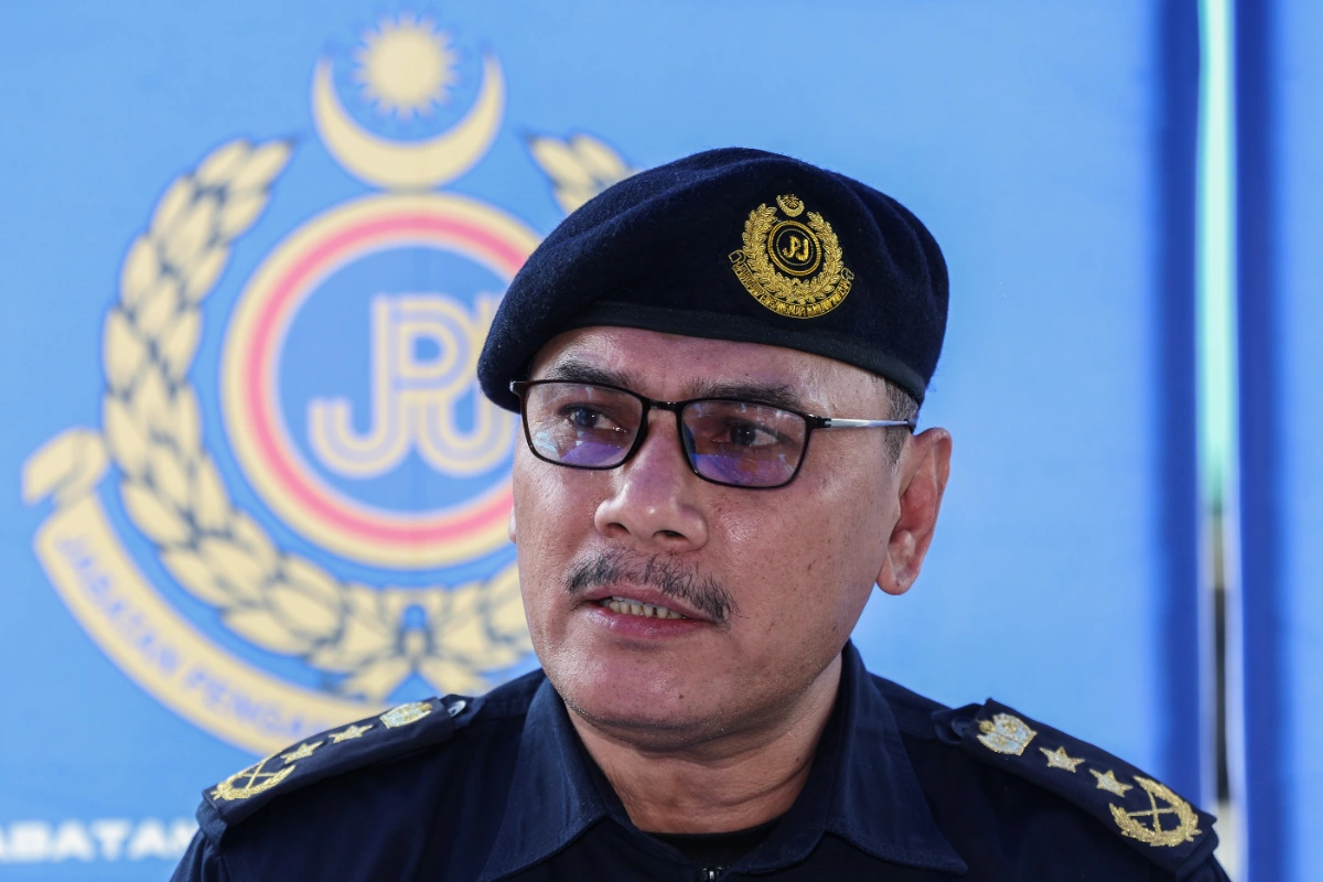 Johor RTD opens multi-counters for licence renewals Johor RTD opens multi-counters for licence renewals