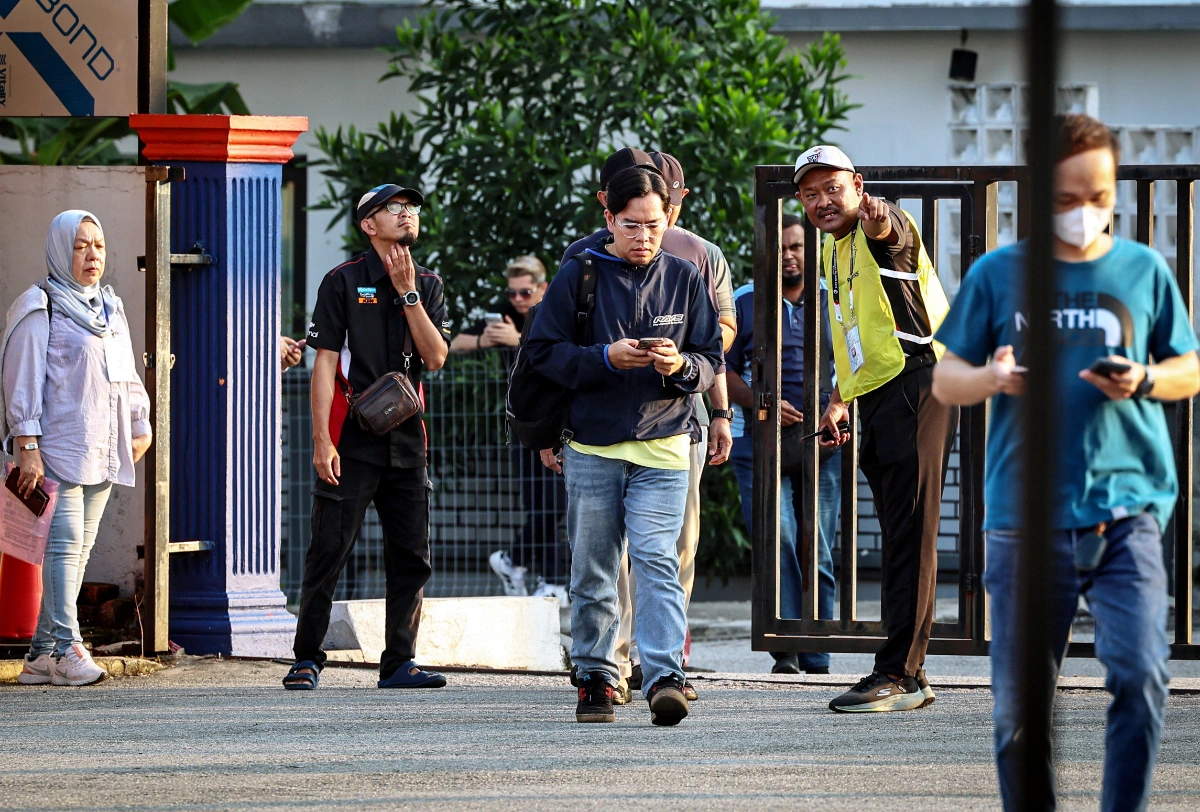 Johor polls Voter turnout reaches nearly 8 as of 9am 213878 ballots cast Johor polls: Voter turnout reaches nearly 8% as of 9am, 213,878 ballots cast