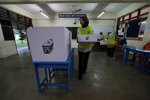 Johor polls end as vote counting begins Johor polls end as vote counting begins