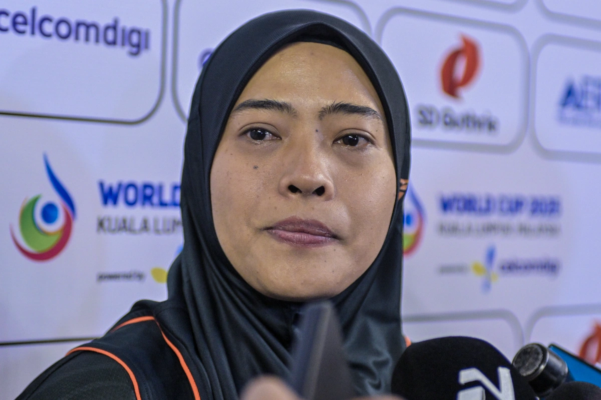 Emma Firyana becomes world number one lawn bowler