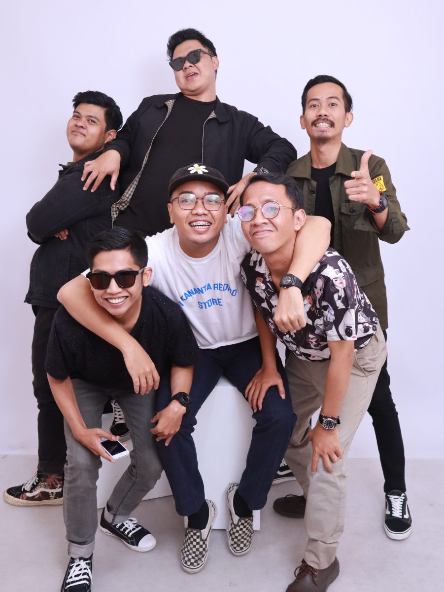 Kos Atos Revives 'orkes' vibe with new single 'Yang Mananya' Kos Atos Revives 'orkes' vibe with new single 'Yang Mananya'