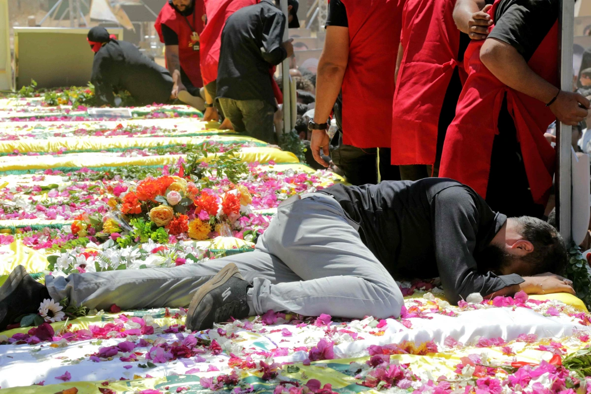LEBANON-ISRAEL-US-IRAN-WAR- (1) Hezbollah buries dozens of fighters in south Lebanon