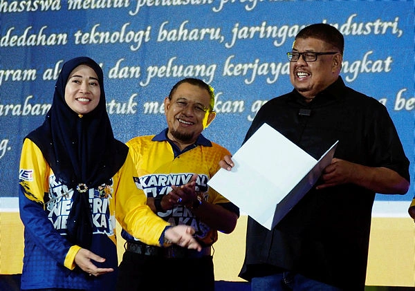 Melaka cm vows to end 30-year flood woes in Tanjung Minyak