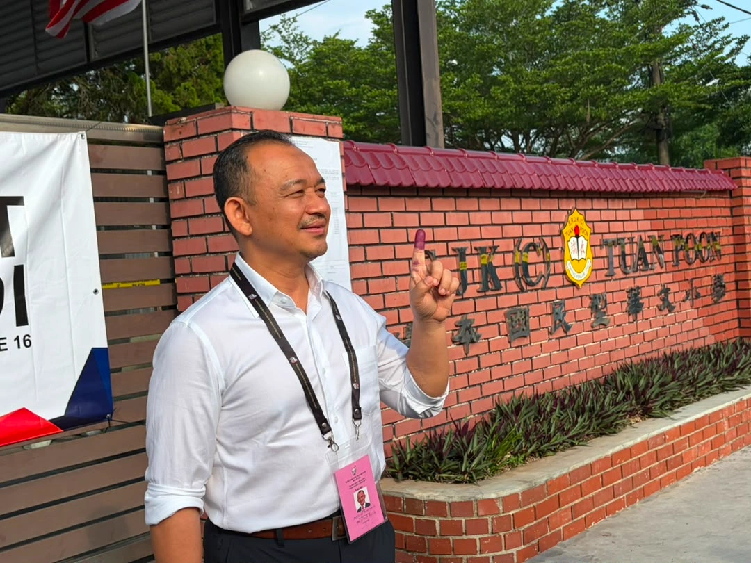 Maszlee hopes for higher voter turnout heads to Puteri Wangsa after casting ballot Maszlee hopes for higher voter turnout, heads to Puteri Wangsa after casting ballot