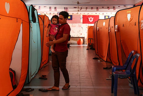 Melaka floods force 22 areas to evacuate as relief centres open Melaka floods force 22 areas to evacuate as relief centres open