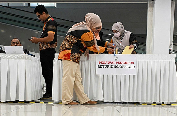 Negeri Sembilan polls Fahmi urges voters to verify news before sharing Negeri Sembilan polls: Fahmi urges voters to verify news before sharing