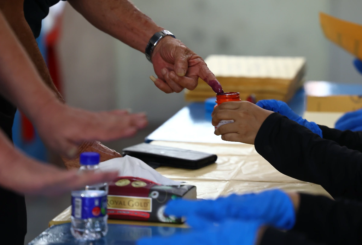 Over one million Johoreans cast ballots by 1pm as turnout reaches 42.16%