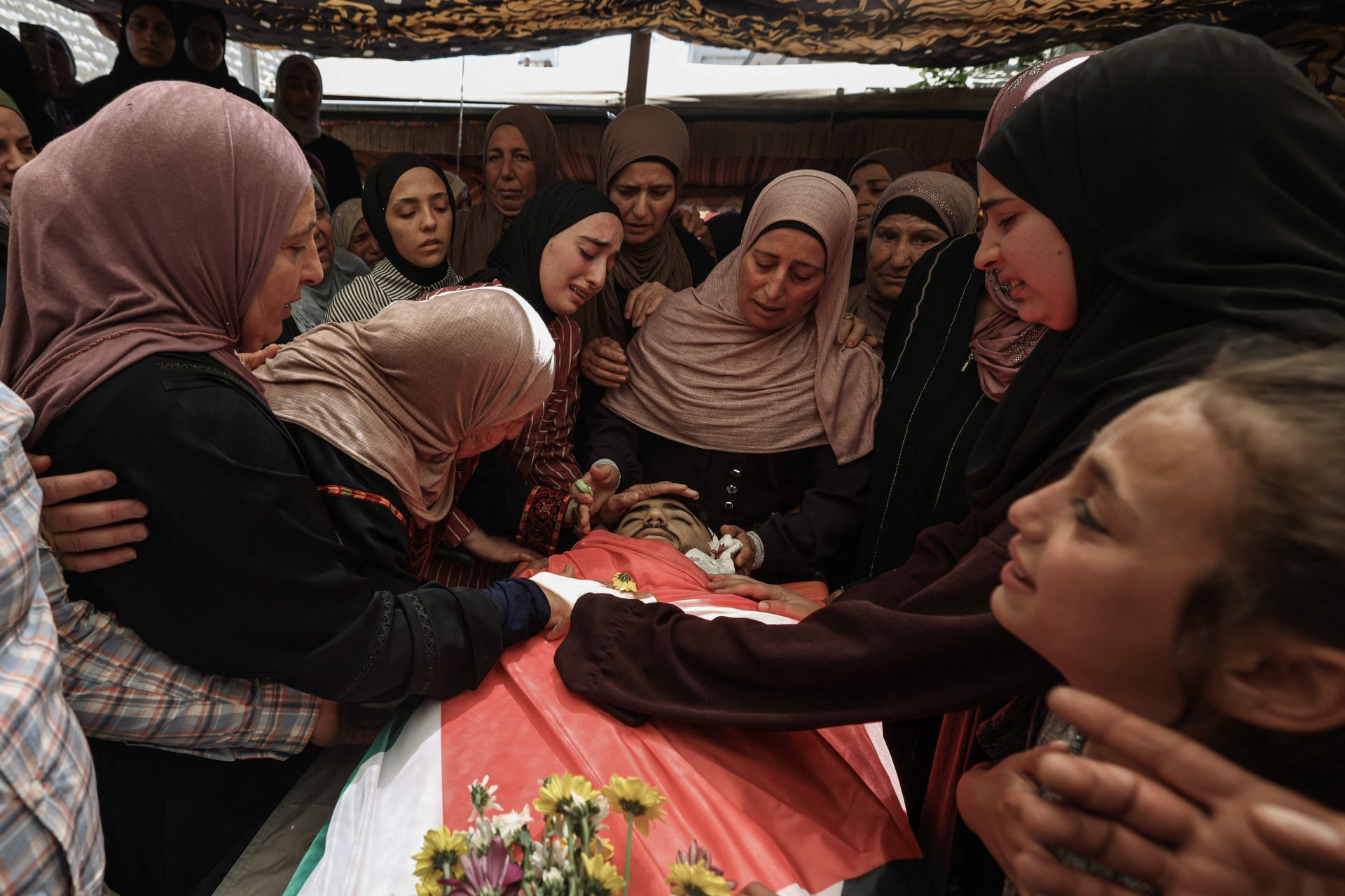 PALESTINIAN-ISRAEL-CONFLICT Israeli strikes kill 11 in Gaza, including a family of five, as violence continues despite the ceasefire and stalled truce talks
