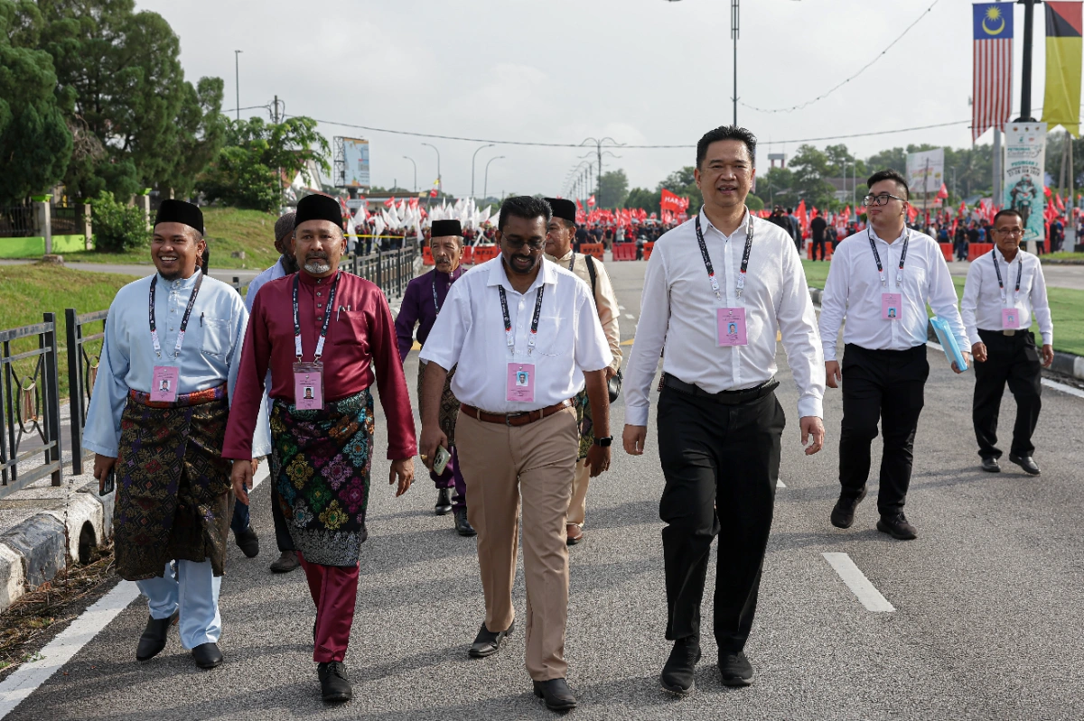 PH candidates file nomination papers with three deputy ministers support PH candidates file nomination papers with three deputy ministers' support