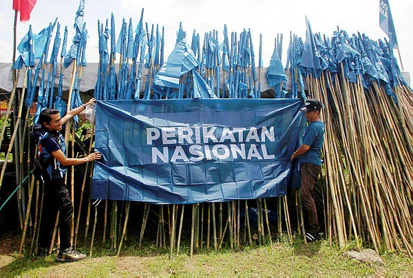 PK03_03112022_BENDERA (2) PN unveils Negeri Sembilan manifesto with six pillars