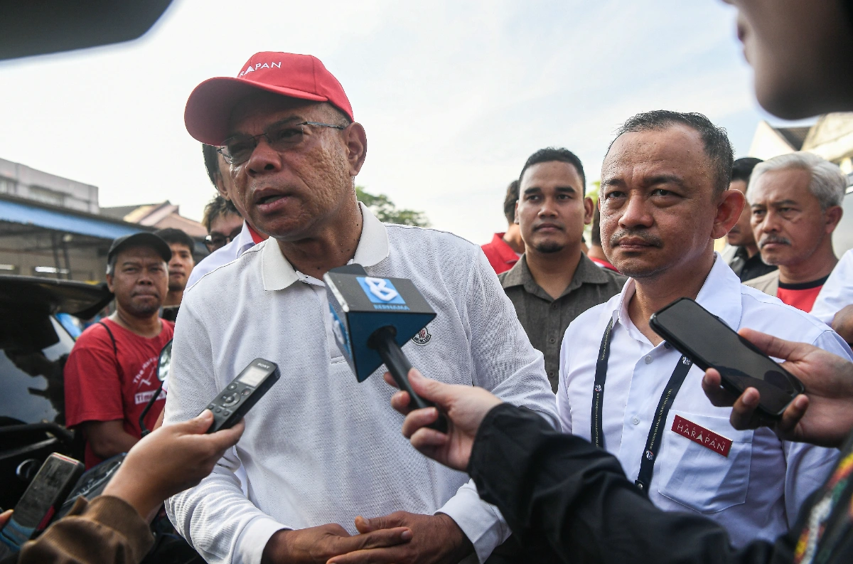 Johor polls: Saifuddin, Khaled urge early voters to fulfil duty Johor polls: Saifuddin, Khaled urge early voters to fulfil duty