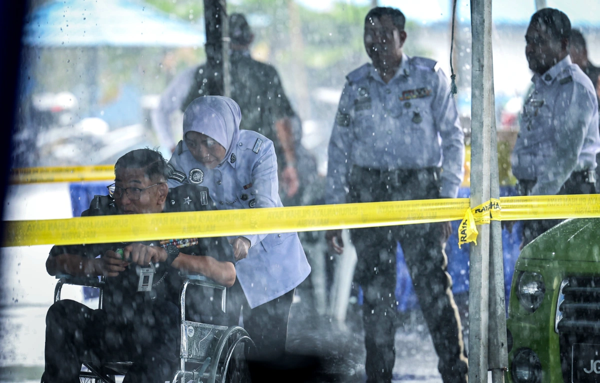 Injured cop votes in wheelchair for Johor polls Injured cop votes in wheelchair for Johor polls