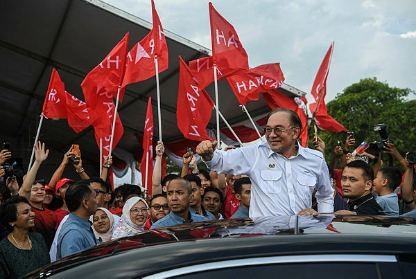 PRN62_05072026_PRN_JOHOR Anwar pledges action to help farmers amid durian price slump