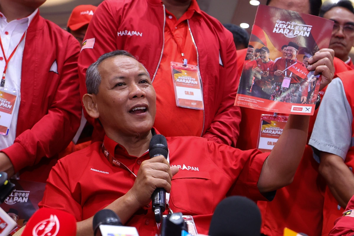 PH manifesto expands benefits to M40 group in Negeri Sembilan polls PH manifesto expands benefits to M40 group in Negeri Sembilan polls